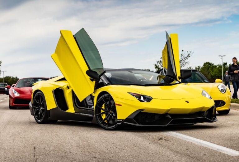 Lamborghini Aventador: Symfonia Potęgi i Elegancji na Kółkach