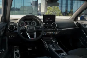 Nowości w Audi Q2 obejmują ulepszony system infotainment z ekranem dotykowym oraz wirtualny kokpit Audi