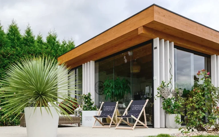 Wie passt man einen Gartenpavillon an die Architektur des Hauses und den Stil des Gartens an?